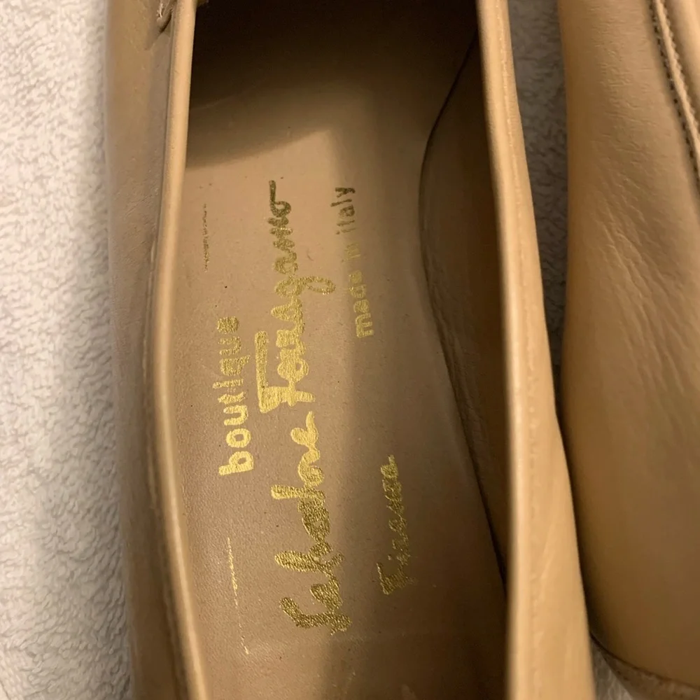 Narrow fit Salvatore Feregamo women’s loafers 8 AA